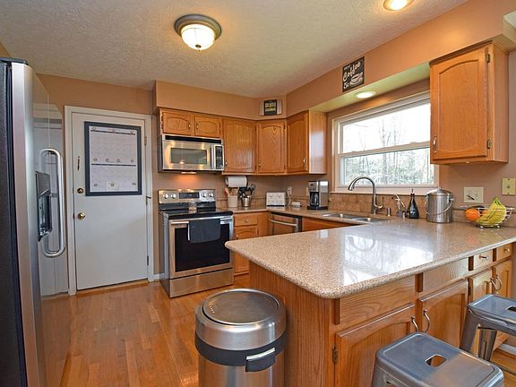 5th image of 9503 Fox Run Dr