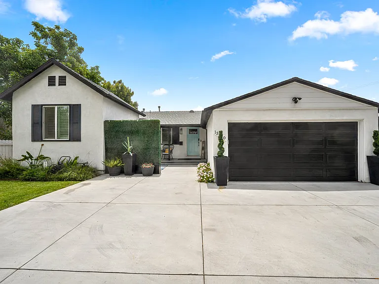 13730 Community St — Photo 12