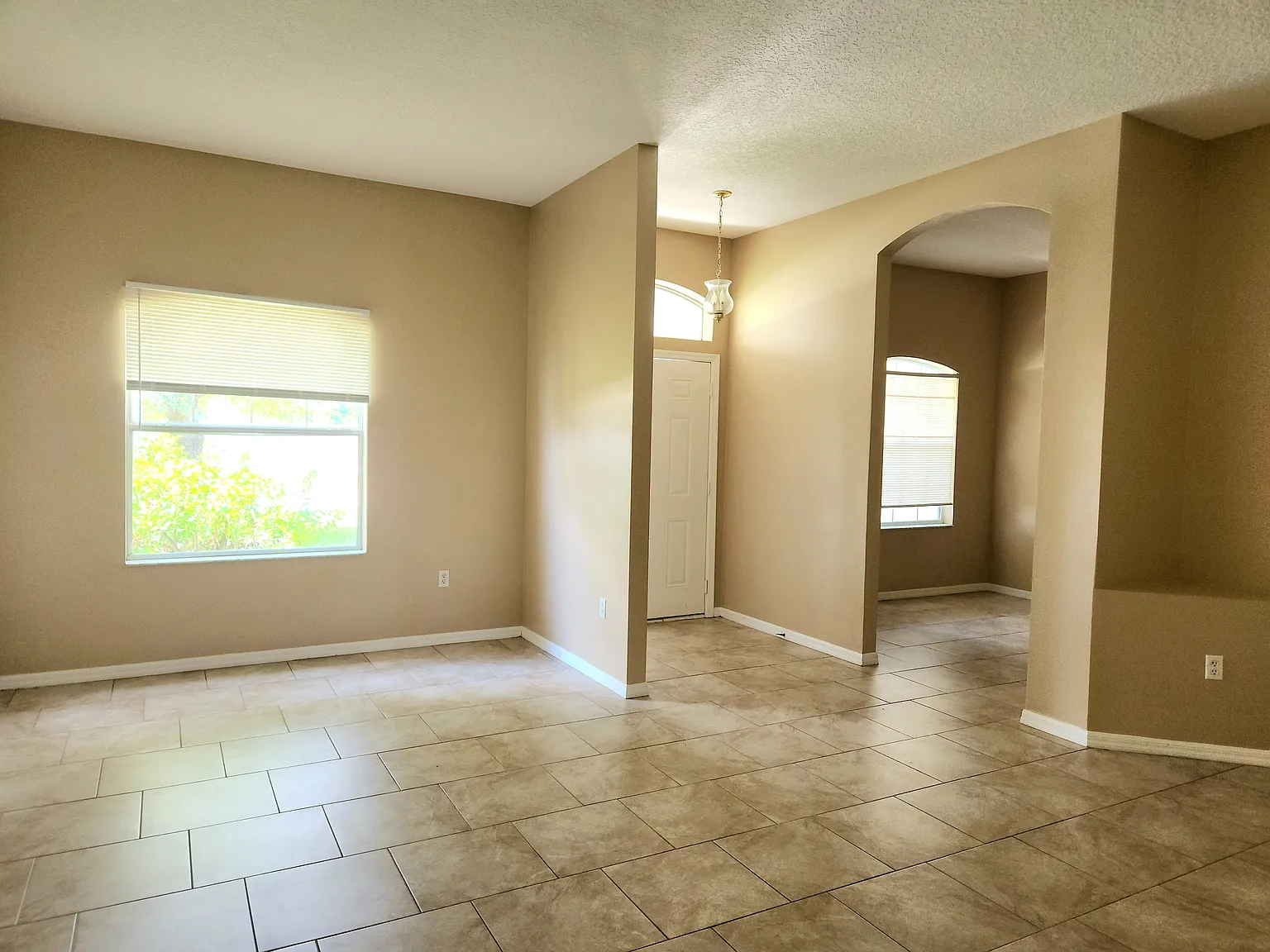 3 bed, 2125 sqft, $2,200 — Photo 3
