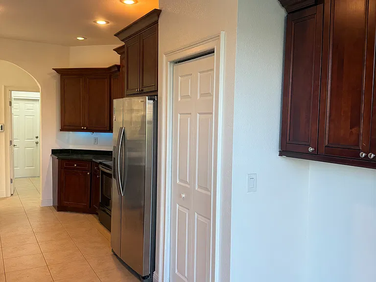 5016 Friars Cove St — Photo 9