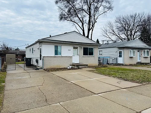 20224 Nicke St Photo 1