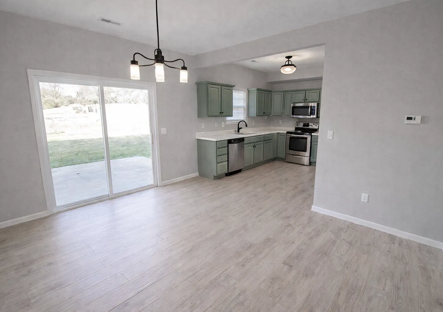 Brand New Townhomes! - Great location 3bed/2.5 bath — Photo 3