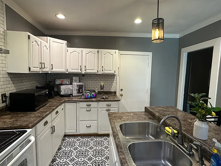 404 E Jackson St — Photo 9