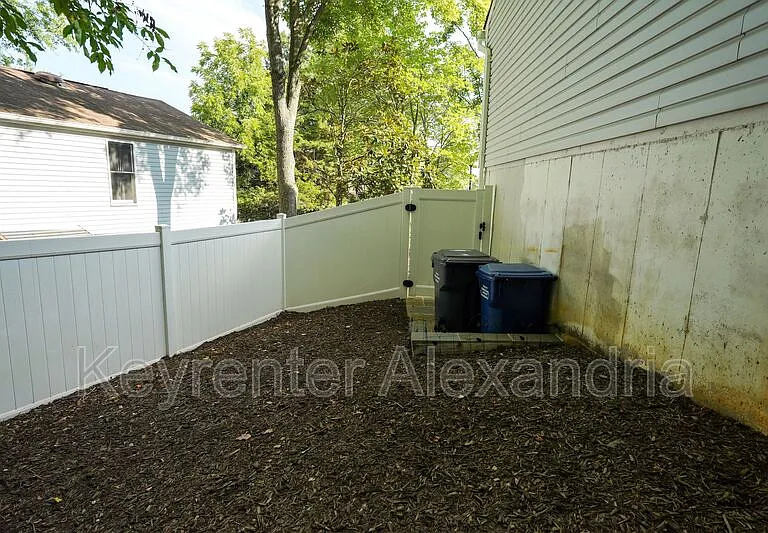 5901 Beech Tree Dr — Photo 40
