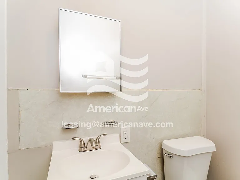 702435_014_bathroom_13685229.jpg