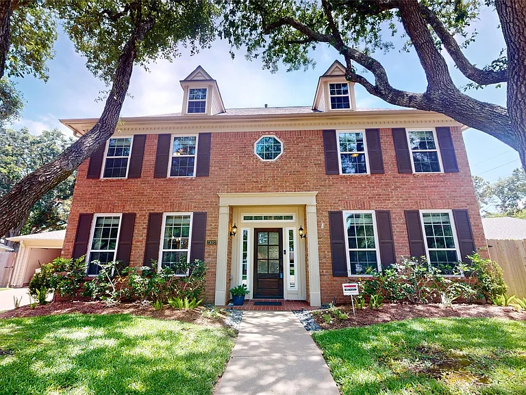 23027 Lodgepoint Dr — Photo 1