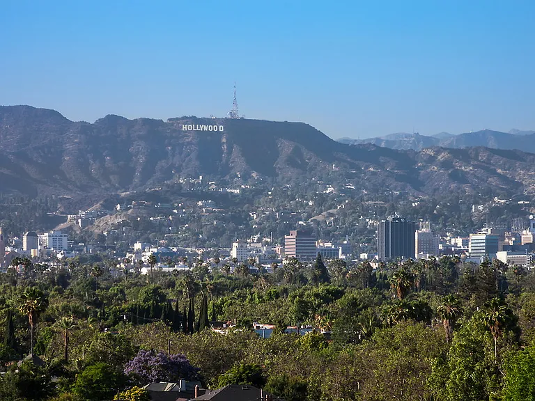 Wilshire La Brea — Photo 40