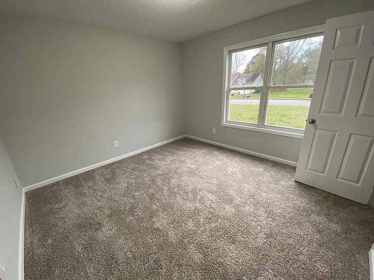 107 Ann Bradley Dr — Photo 10