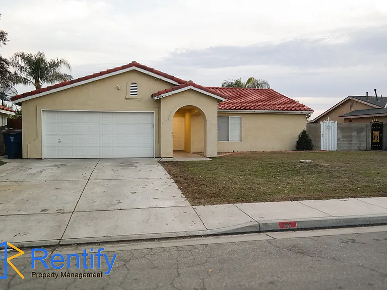907 Ivy Trae Ln — Photo 2
