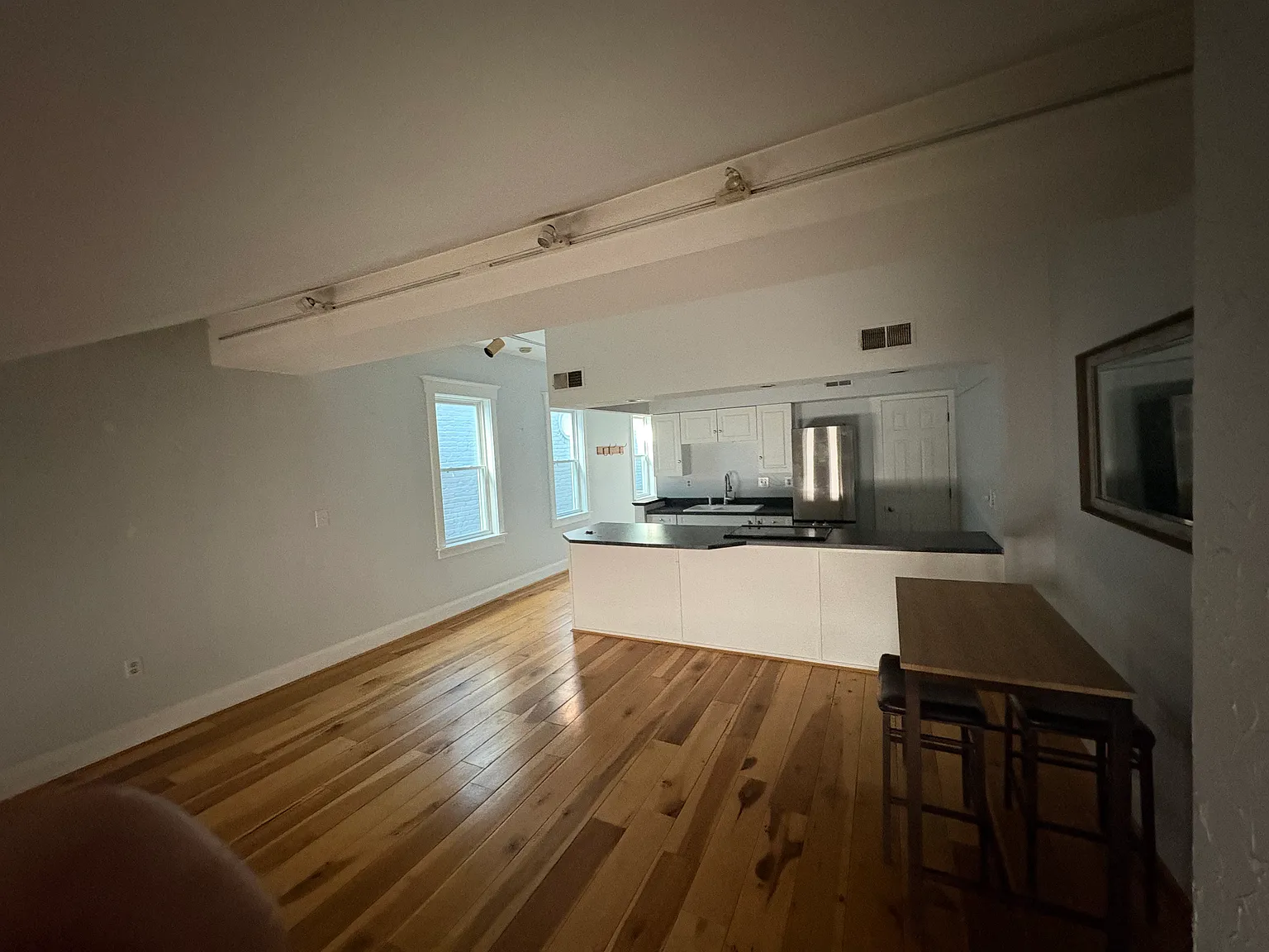 1 bed, 900 sqft, $1,200 — Photo 3