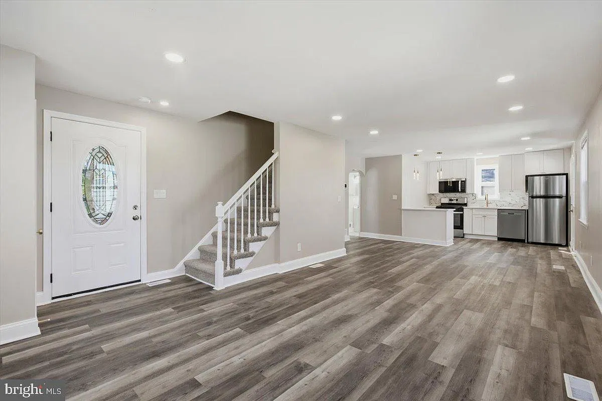 5 bed, 2.0 bath, 1396 sqft, $3,000 — Photo 3