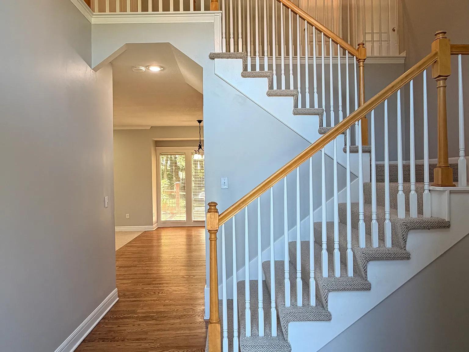 4 bed, 2.5 bath, 2700 sqft, $3,350 — Photo 2