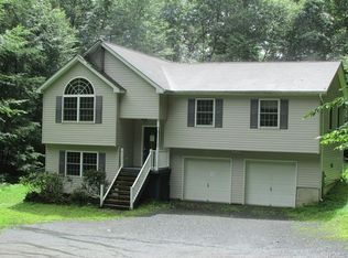 11 Hawk Hills Cir, Otisville, NY 10963