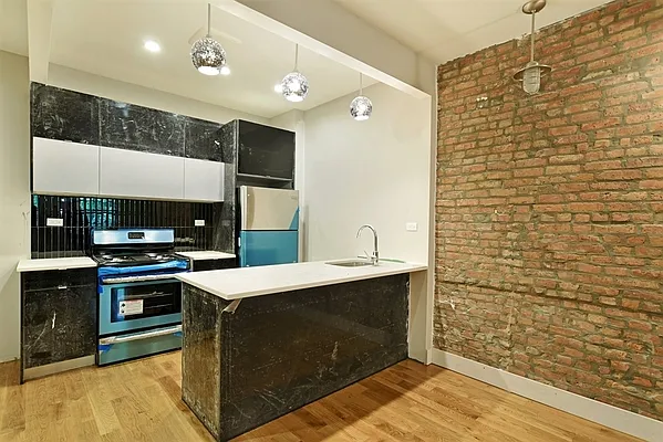 Rented by Spot It Realty LLC | media 23