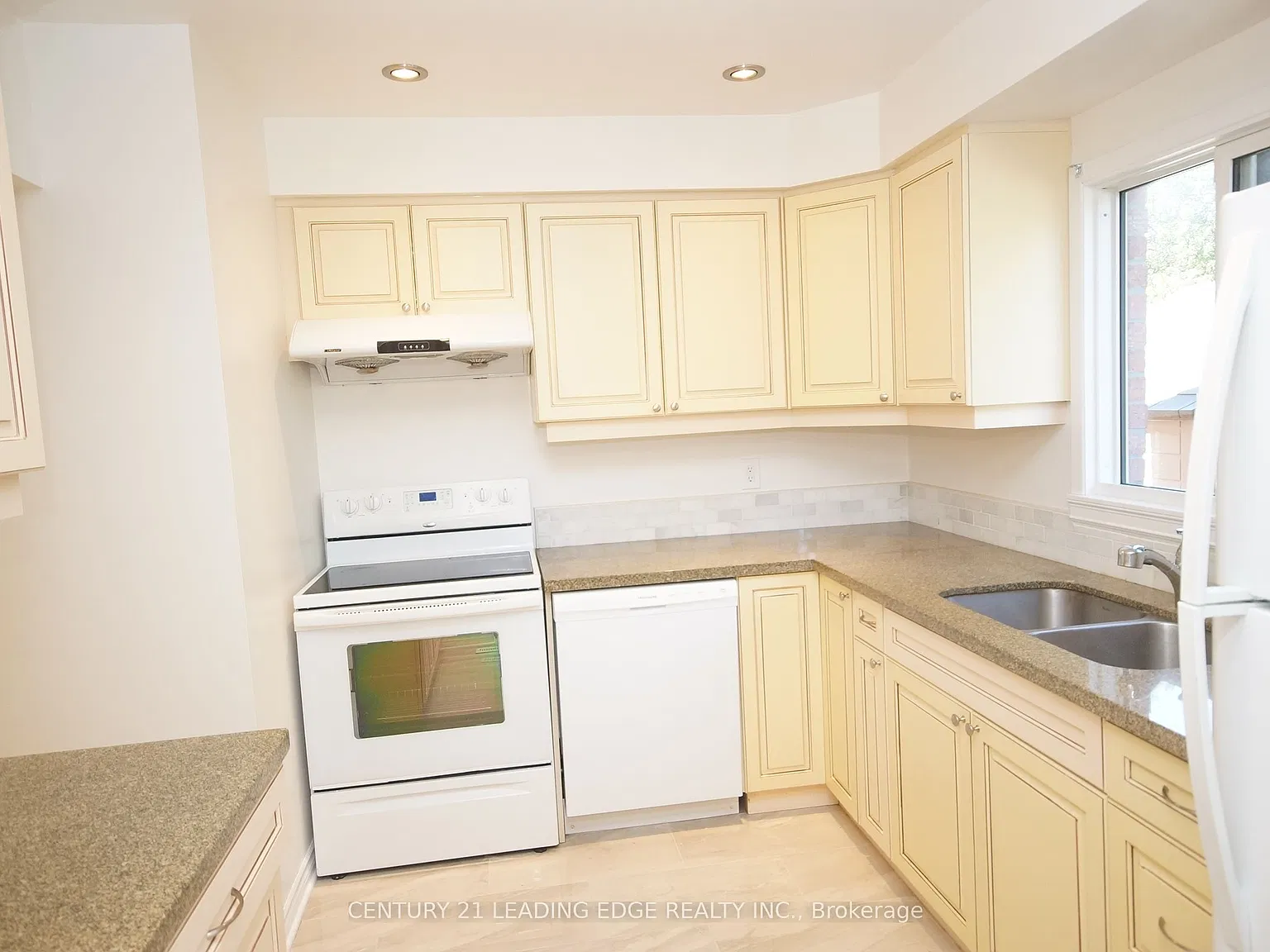 3 bed, $2,600 — Photo 2