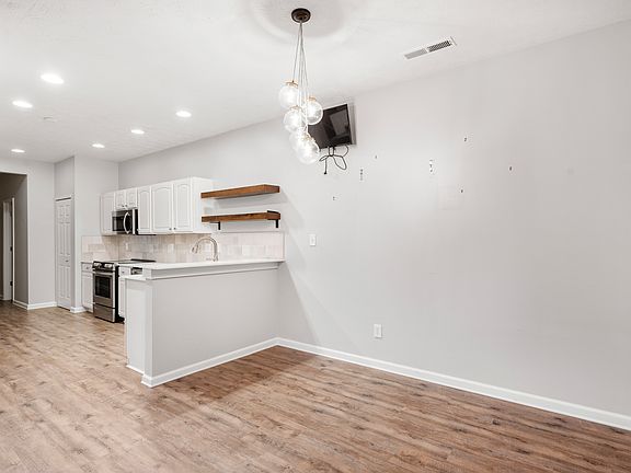 5th image of 12215 Pebble St Unit 300