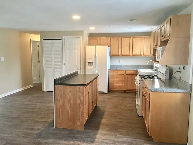 9403 Shenandoah Dr — Photo 12