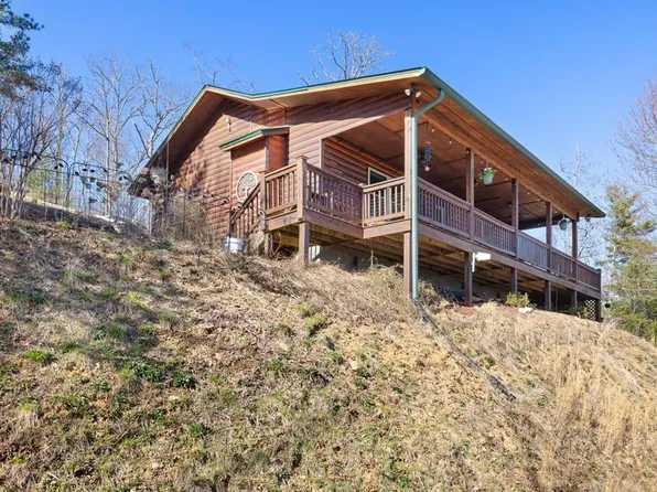 191 Fox Springs Trl, Hayesville, NC 28904