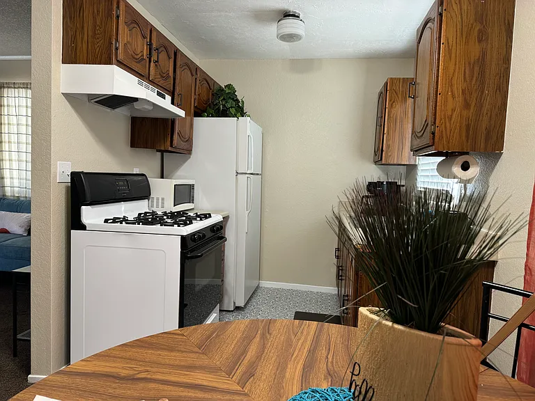 2304 E Jagerson Ave #D — Photo 5
