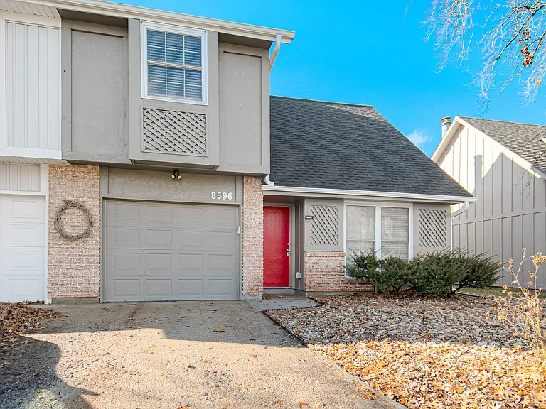 8596 Perry Ln — Photo 2