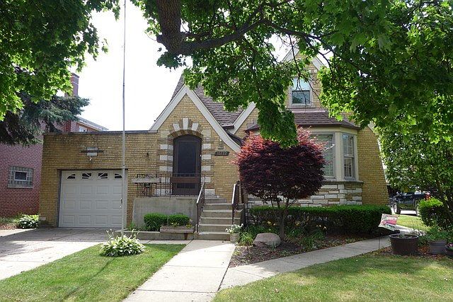 1st image of 10222 S Trumbull Ave