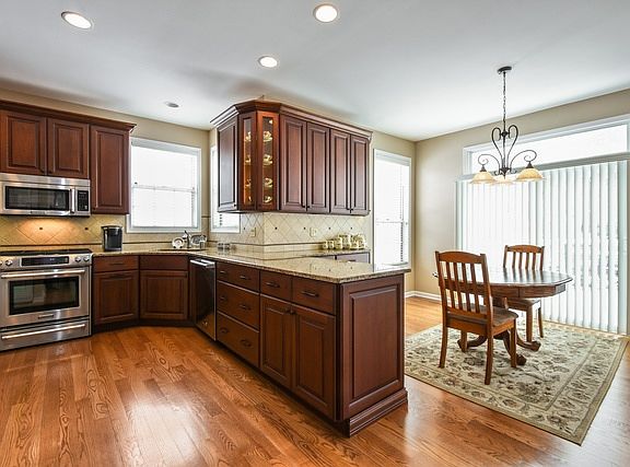5th image of 743 Foxmoor Ln