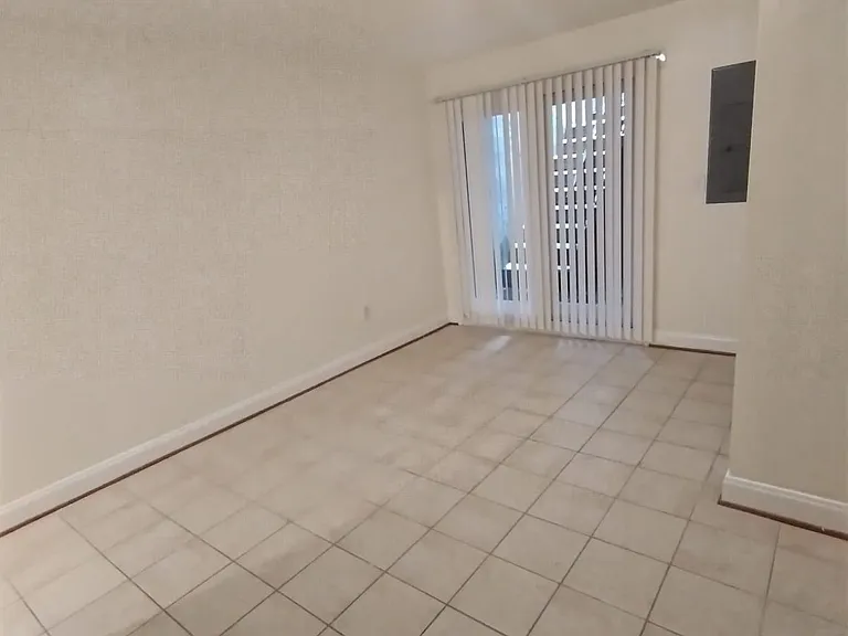 2032 Jefferson St #1 — Photo 14