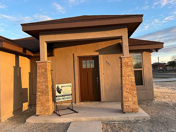 4th image of 701 E Garza St
