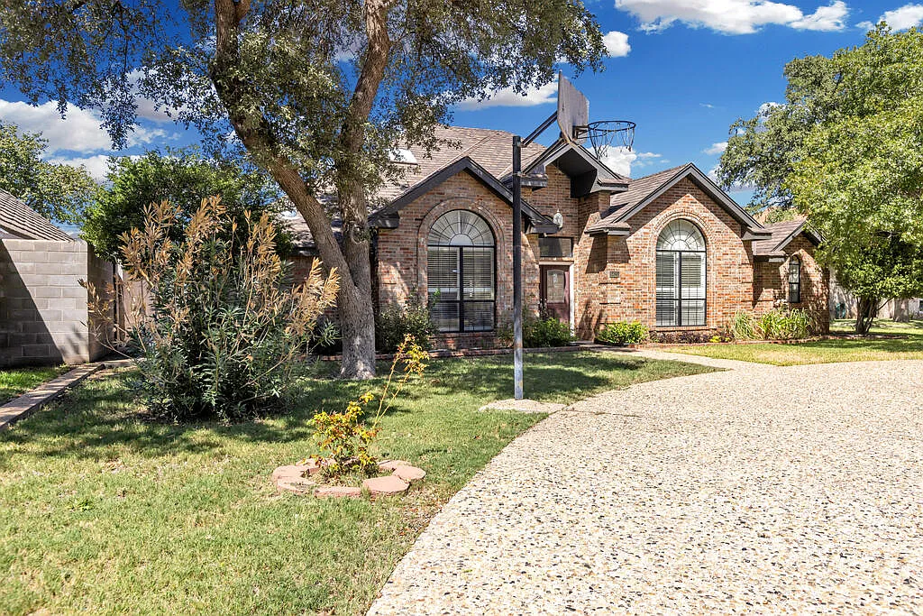 4 bed, 3.0 bath, 3120 sqft, $4,600 — Photo 4