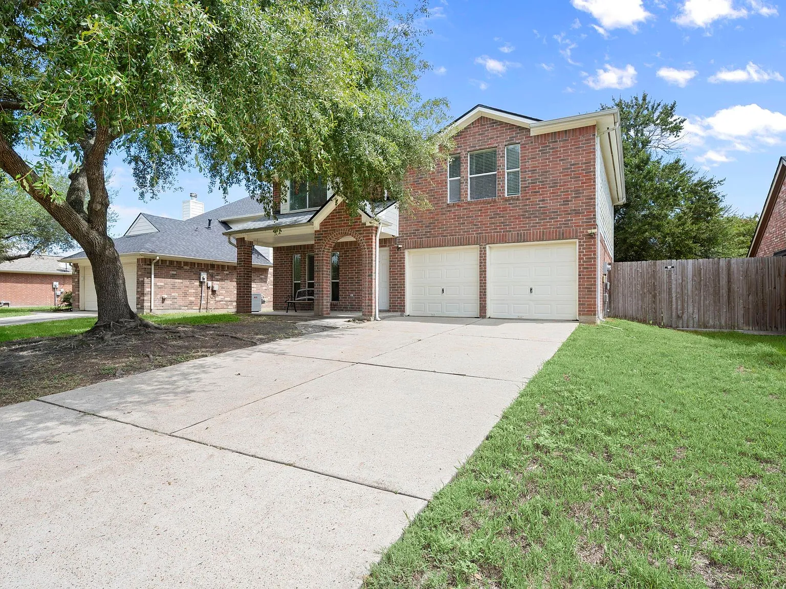 3 bed, 2.5 bath, 2185 sqft, $1,925 — Photo 2