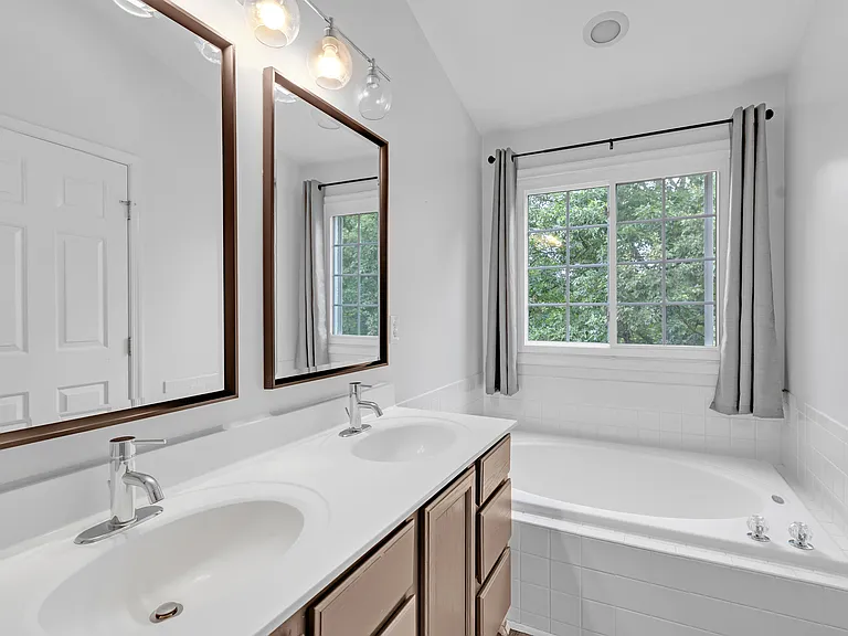 6880 Ridge Water Ct — Photo 15