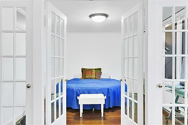 Rented by R New York