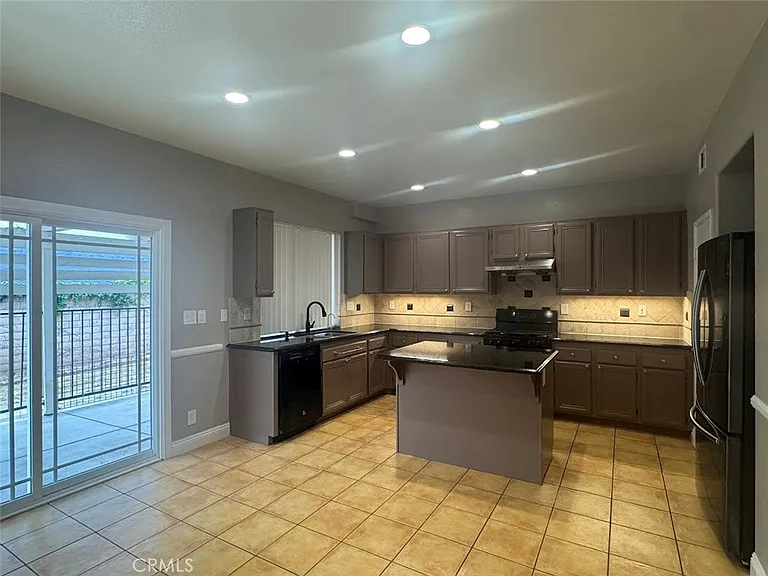 16305 E Cherry Blossom Ln — Photo 6