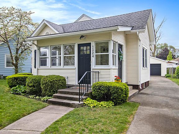 3rd image of 1324 Belmont Ave
