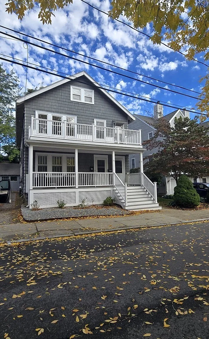 3 bed, 1.0 bath, 1100 sqft, $3,400 — Photo 2