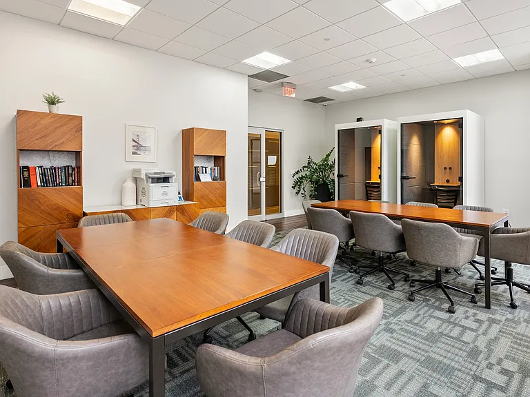 Work seamlessly in our sophisticated and inspiring coworking spaces