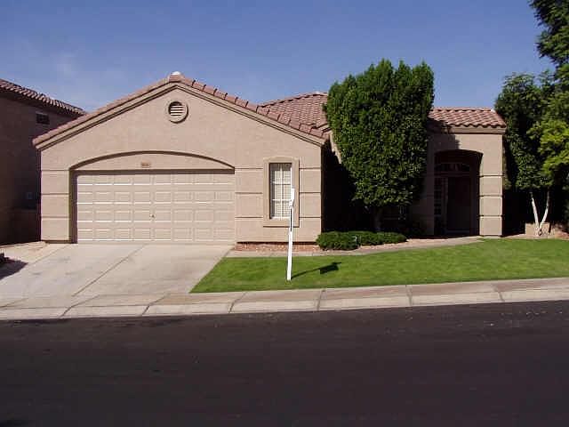 1st image of 836 W Myrtle Dr