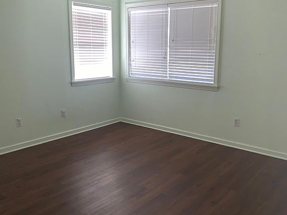 4th image of 217 Quelqueshue St