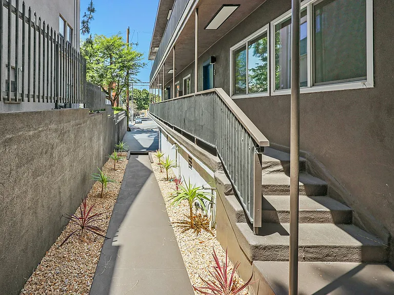 410 Lucas Ave #C — Photo 41