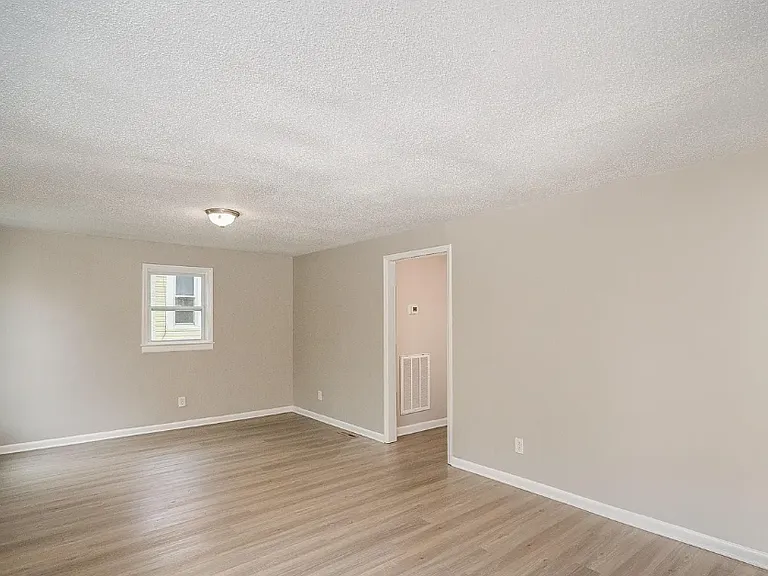 433 Greenwood Dr — Photo 14