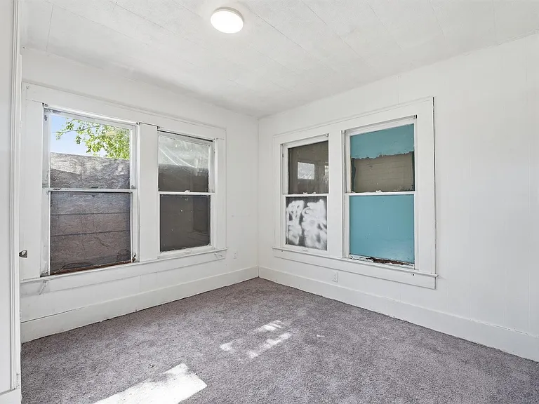 202 S Magnolia St — Photo 15