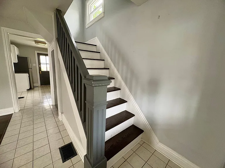 348 E Derry Rd — Photo 16
