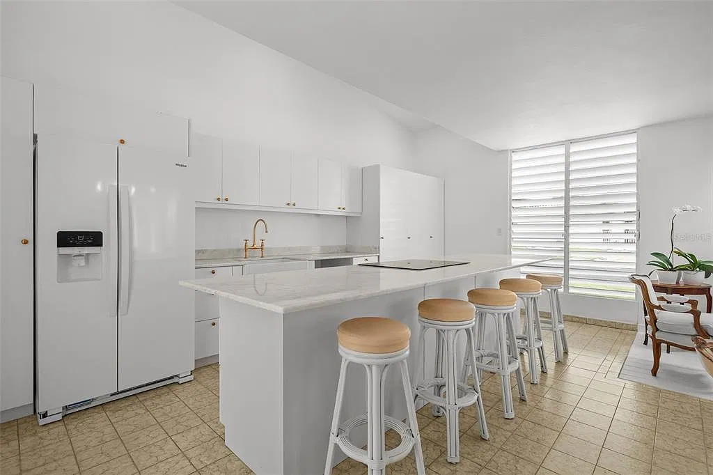 4 bed, 2.0 bath, 1800 sqft, $3,000 — Photo 3