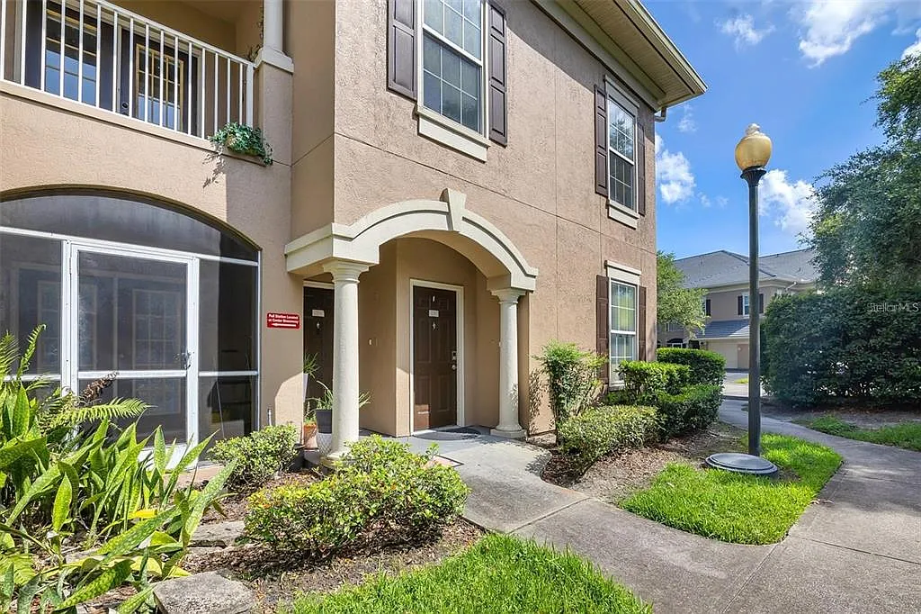 3 bed, 3.0 bath, 1554 sqft, $2,100 — Photo 1