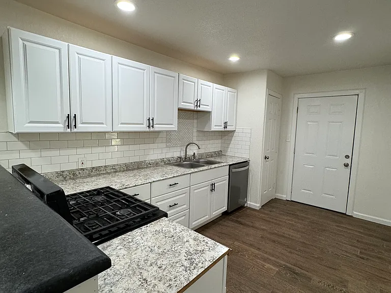 1108 E Maddox Ave — Photo 13