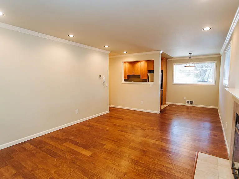 Rose Alice Apartments — Photo 4