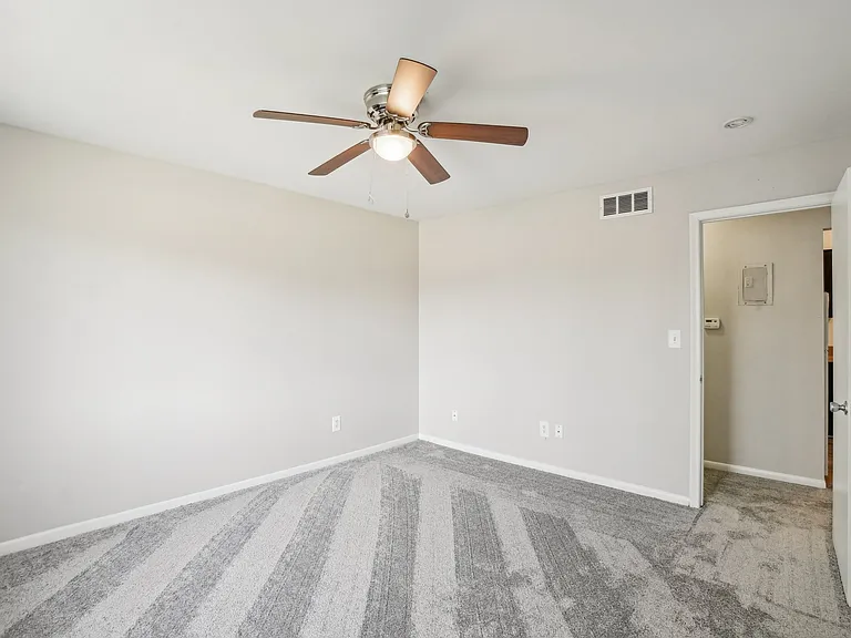 Rivercrest Apartments — Photo 49
