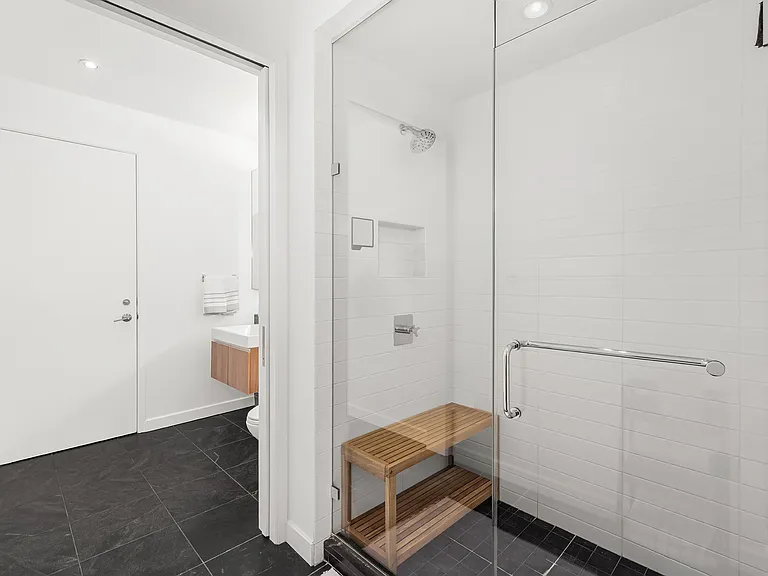 311 W Broadway #Townhouse 4 — Photo 10