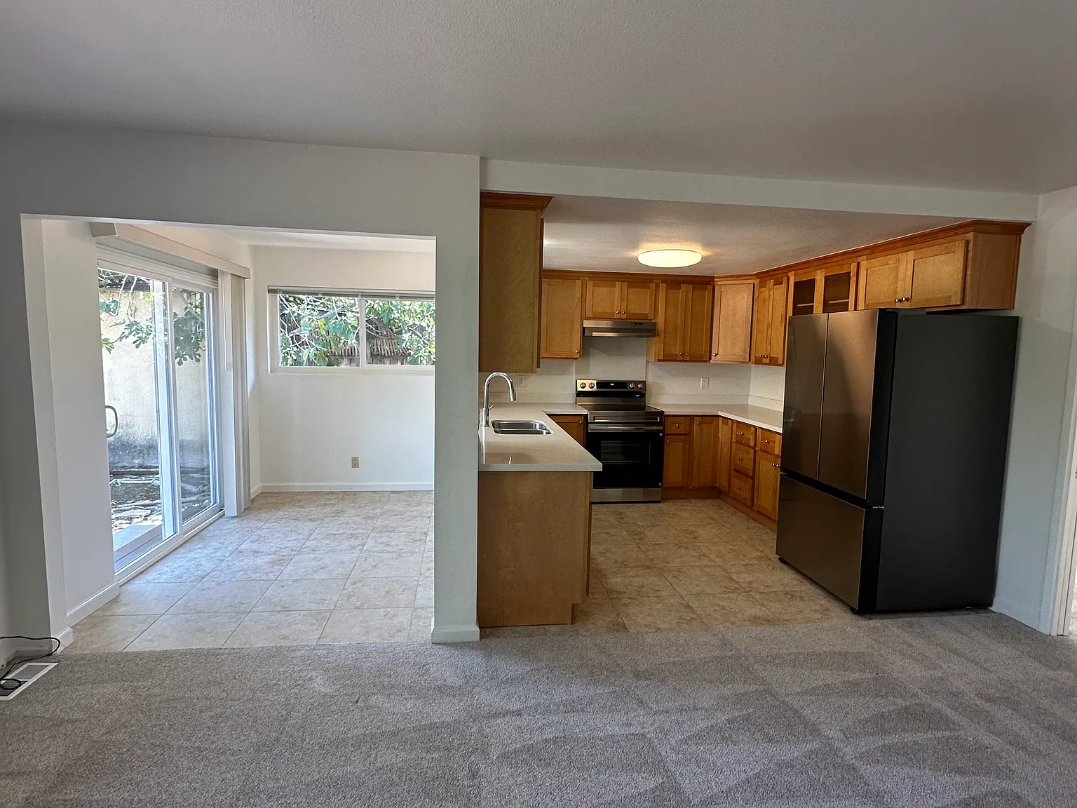 3 bed, 2.5 bath, 2100 sqft, $5,800 — Photo 2
