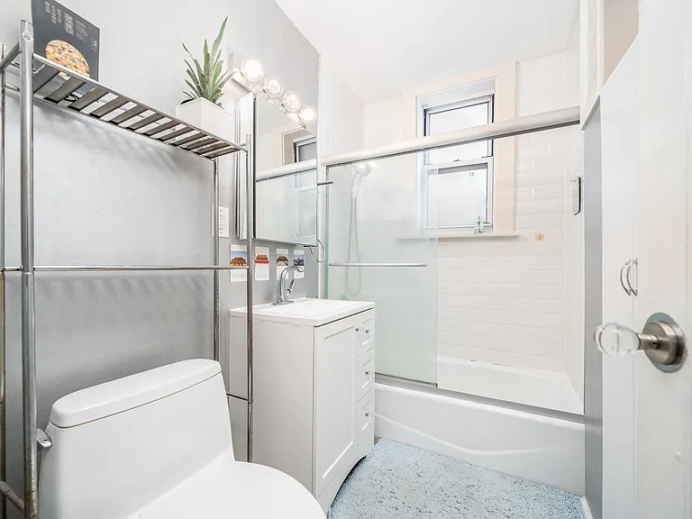 1000 Hudson St #406 — Photo 13